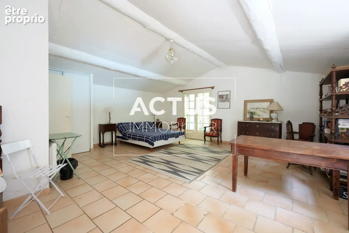 Maison 408 m² à Lamanon  - photo 6