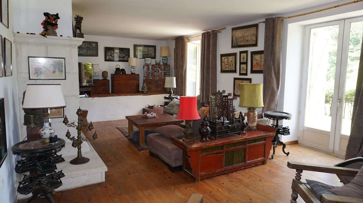 Maison à CASTELNAU-MONTRATIER