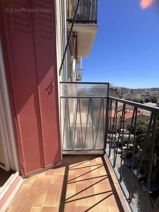 Appartement à MARSEILLE-4E