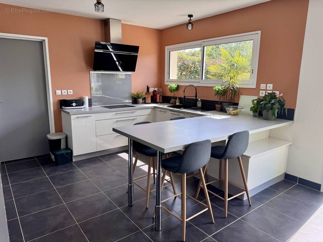 Maison 132 m² à Saint-Martin-Du-Fouilloux  - photo 2