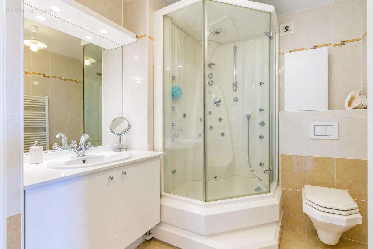 Appartement à MEYZIEU