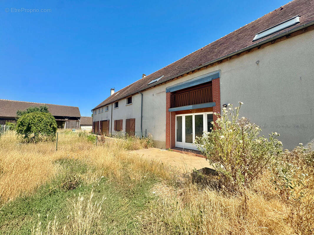 À VENDRE - Maison composée de deux logements indépendants avec terrain de 1300m2 environ - photo 3