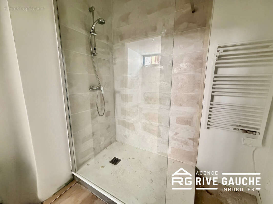 Appartement rénové   Centre de Beaurepaire   Petite copropriété - photo 4