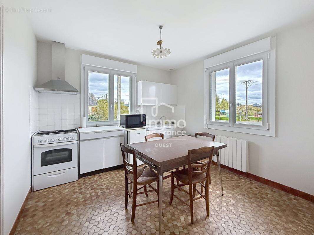 Maison à SAINT-HILAIRE-DU-MAINE