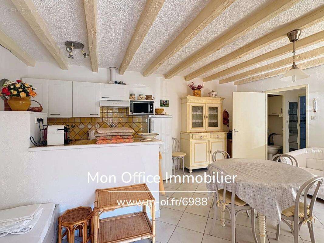 Référence : 6988-les. - maison à rafraichir vue collines avec jardin et parking à cavalaire sur mer - photo 4