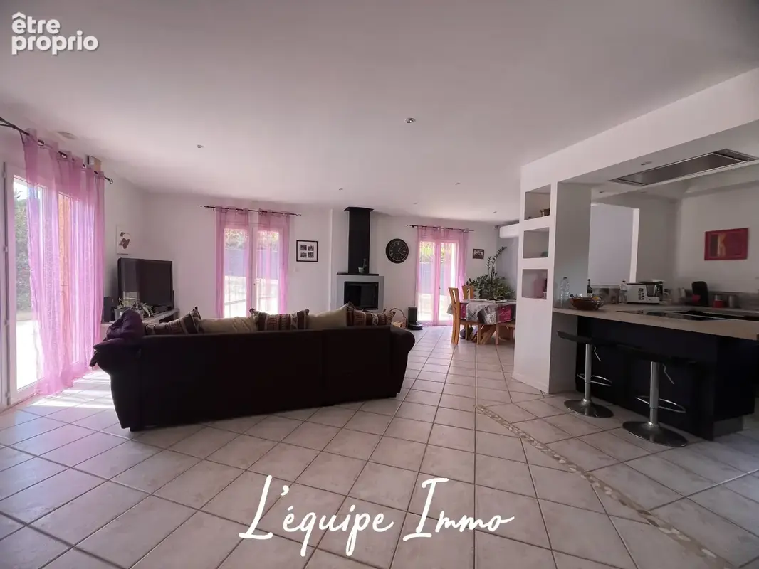 Maison familiale avec sous-sol total, piscine et terrain de 4000m2. - photo 6