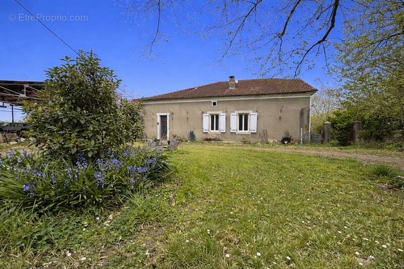 Maison à LAUJUZAN