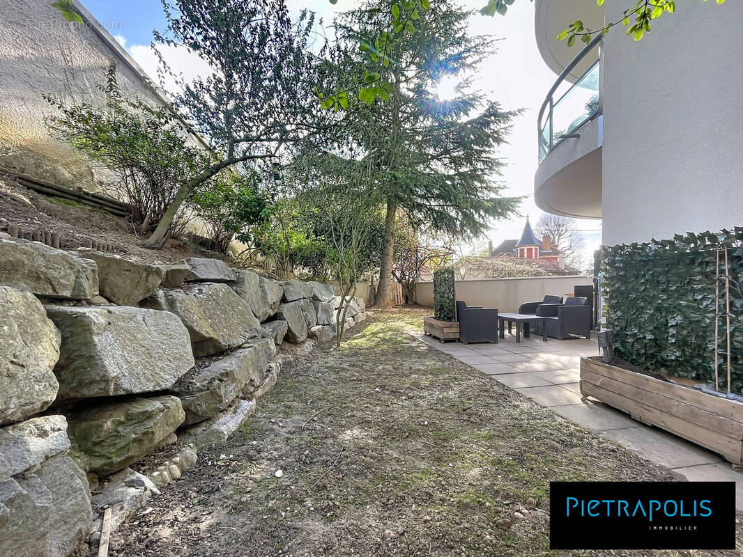 Jardin - Appartement à SAINTE-FOY-LES-LYON
