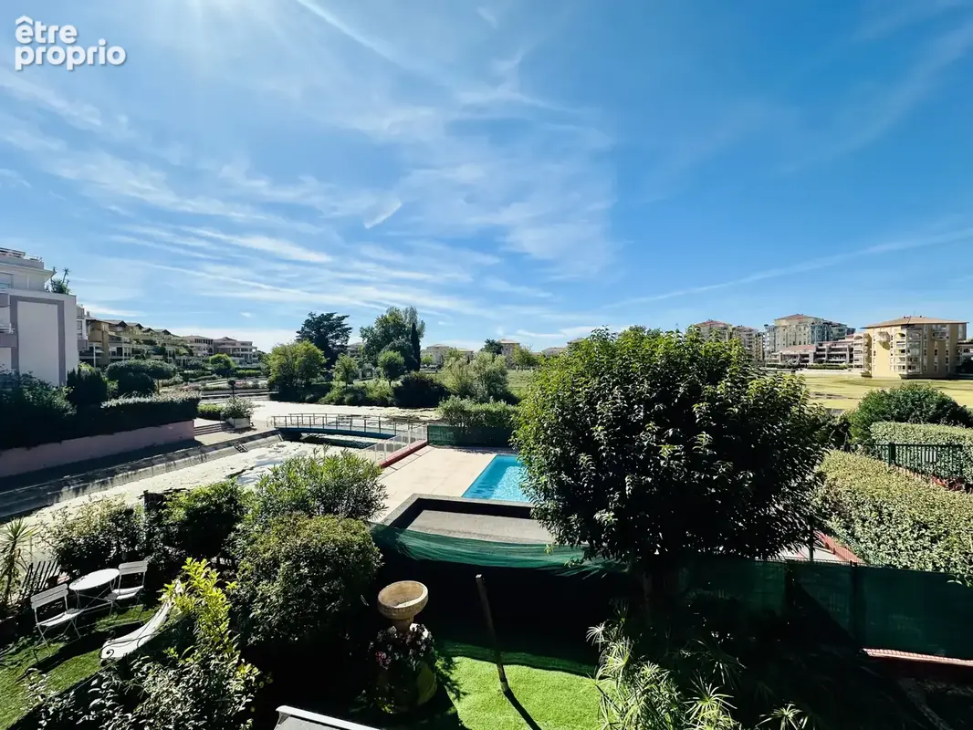 Exclusif lattes - magnifique t2 de 52m2 avec terrasse, parking et cave dans residence standing a 150m du tram - photo 4