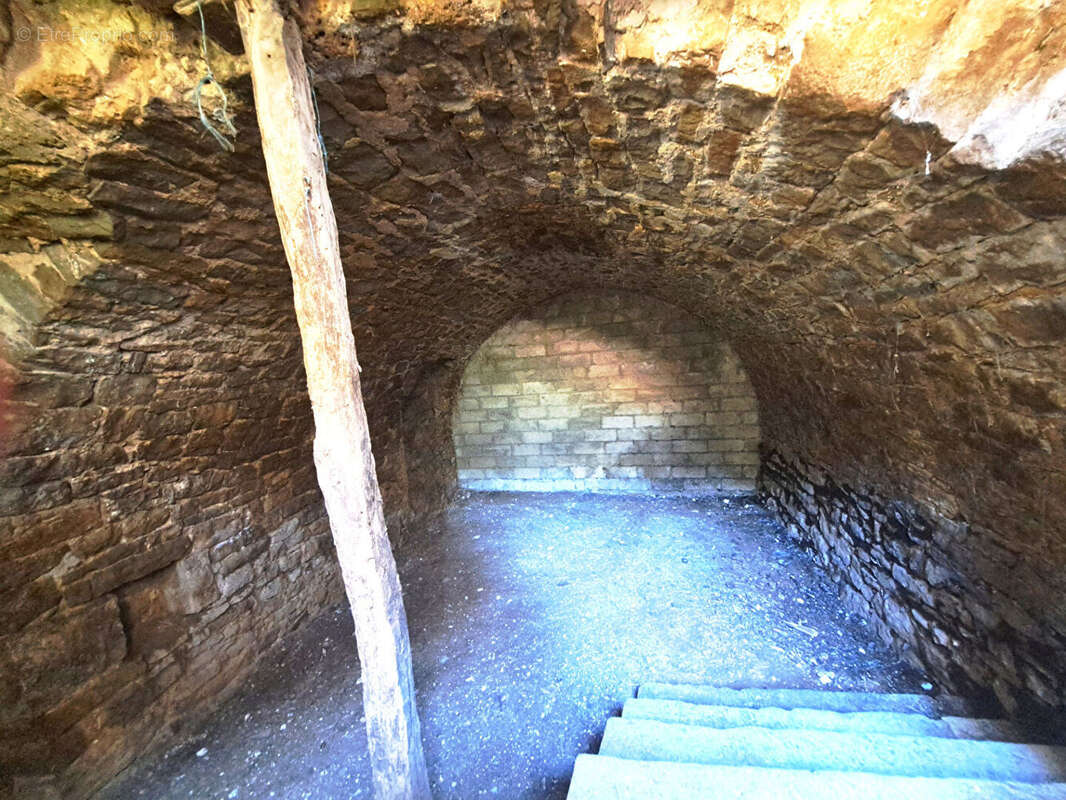 Maison à BAUME-LES-MESSIEURS