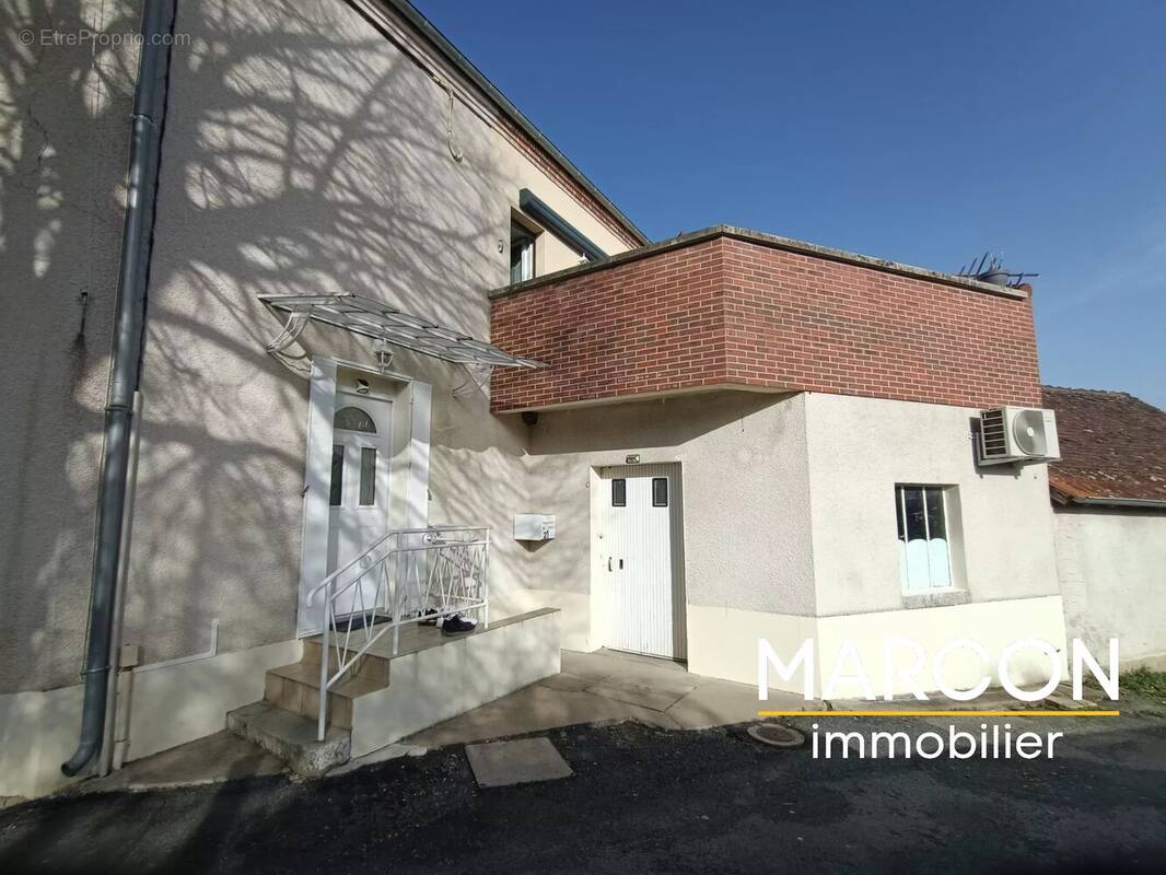 Maison à SAINT-MEDARD-LA-ROCHETTE