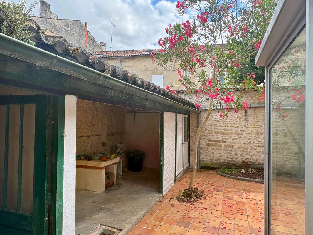 MAISON BOURGEOISE de caractère au cœur du quartier recherché du Jardin Public à COGNAC - photo 16