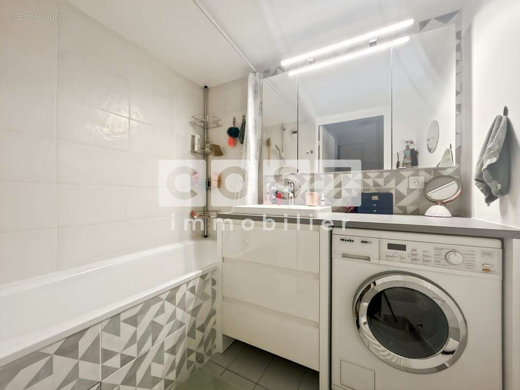 Appartement à COURBEVOIE