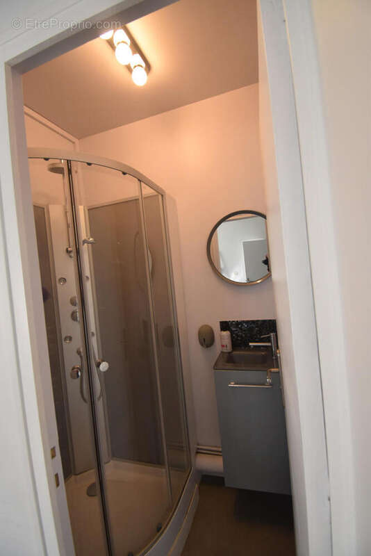 DSC_0030 - Commerce à L&#039;ISLE-D&#039;ESPAGNAC