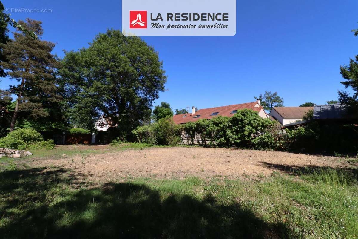 Terrain à VERNEUIL-SUR-SEINE