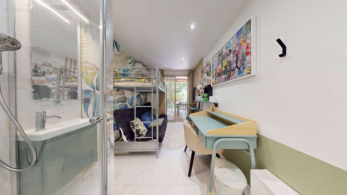 Appartement à SAINT-LAURENT-DU-VAR