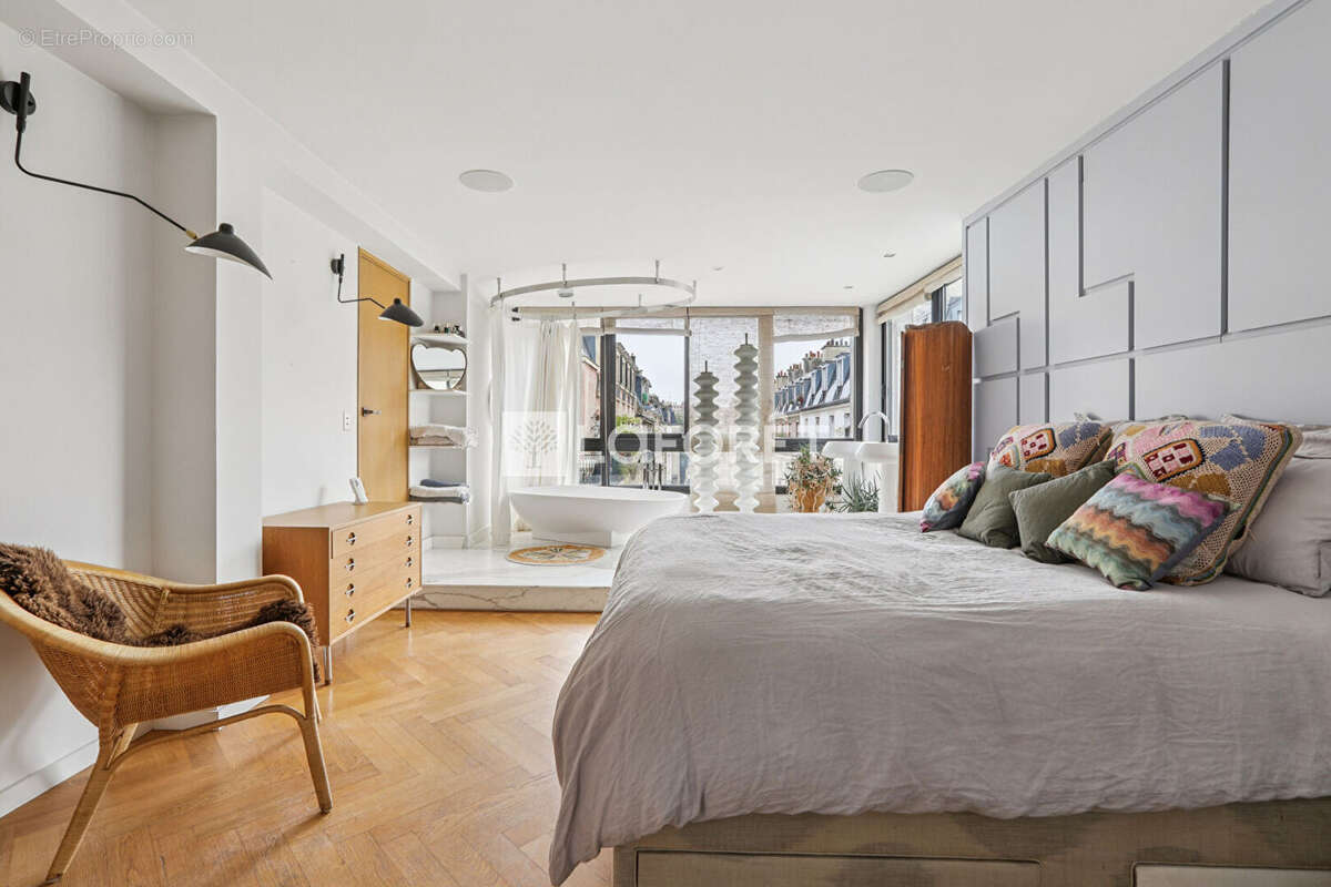 Appartement à PARIS-14E
