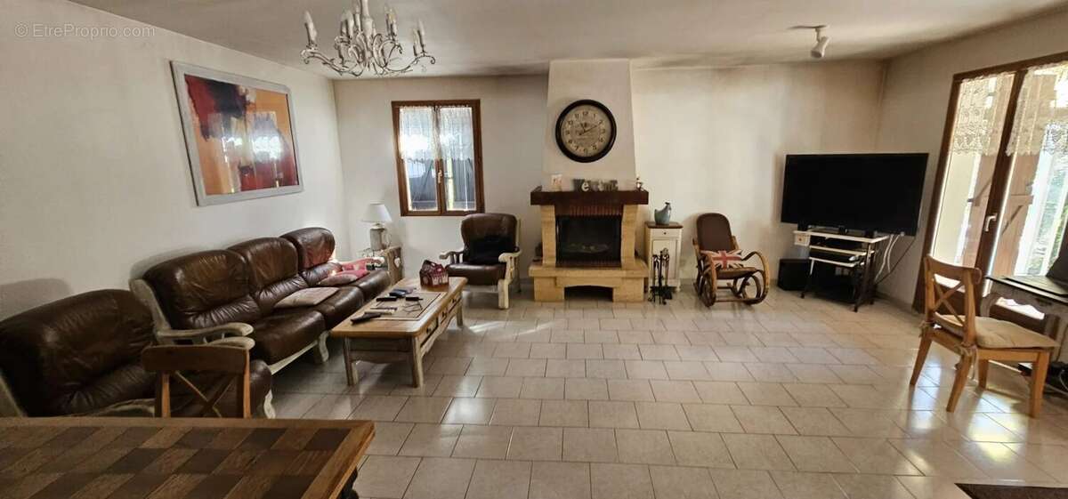 Maison à SAINTE-ANASTASIE-SUR-ISSOLE