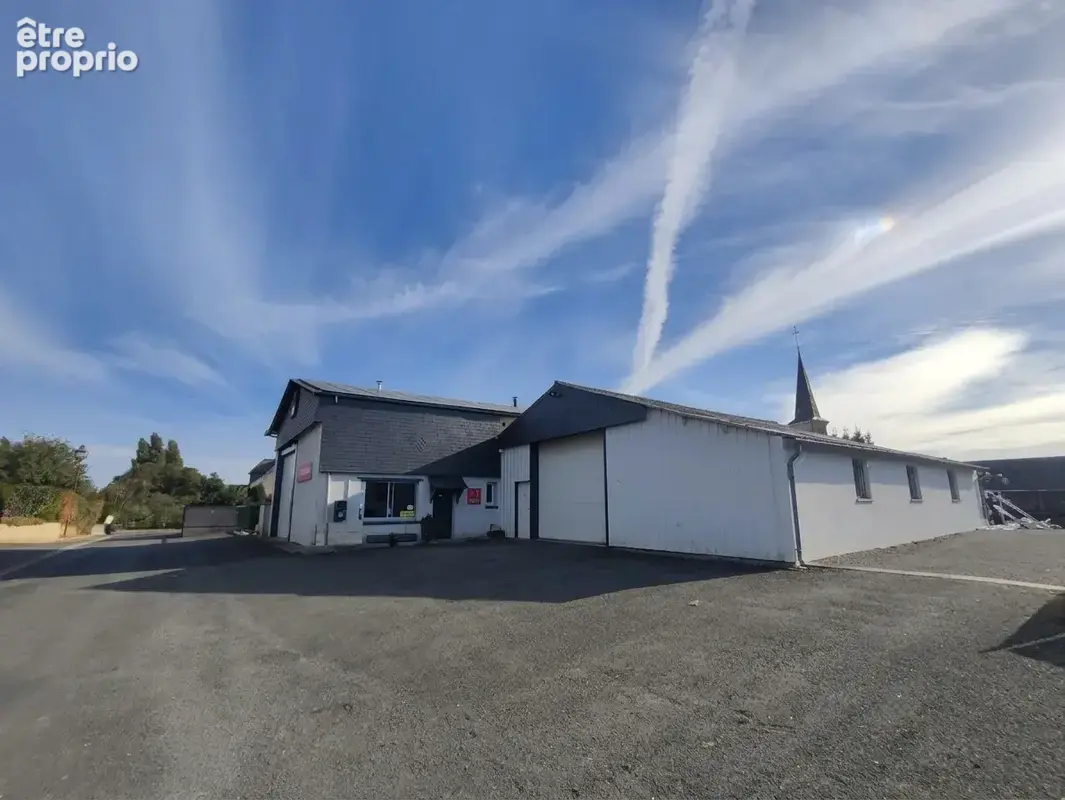 Local d'activité à Saint Sauveur de Flée - photo 1