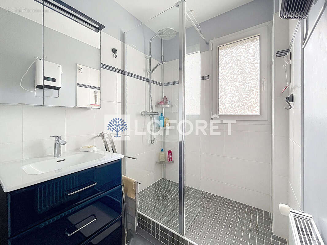 Appartement à ISNEAUVILLE