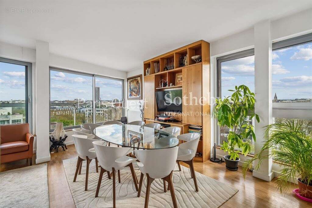 Appartement à NEUILLY-SUR-SEINE
