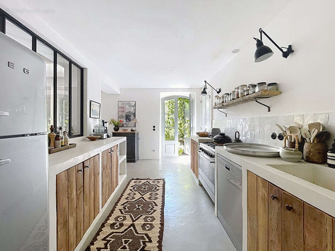 Maison en pierre rénovée, 3 chambres, double garage, jardin et piscine - photo 6