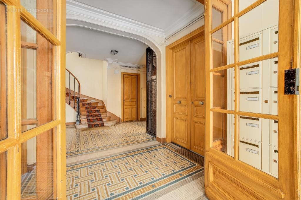 Appartement à PARIS-14E