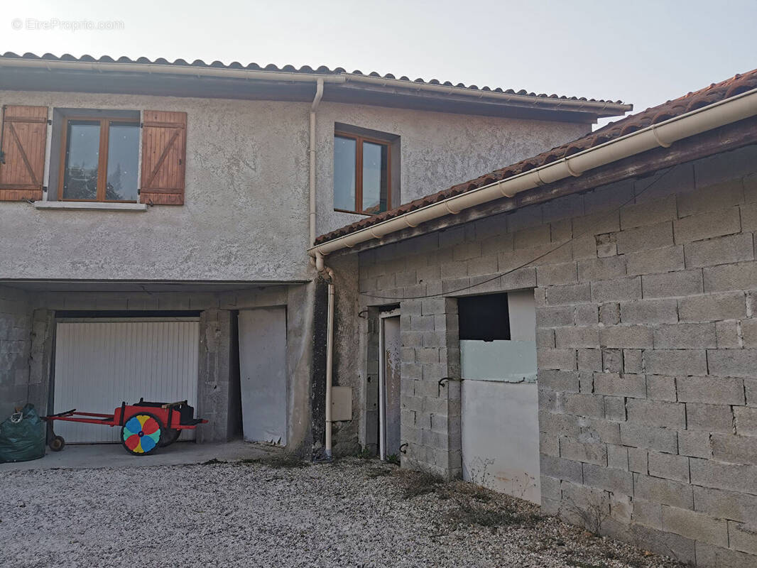 Maison à SAINT-SIMEON-DE-BRESSIEUX