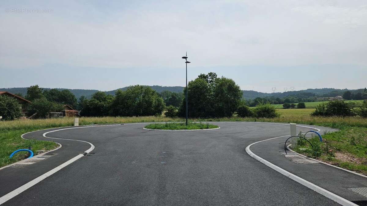 Terrain à GRANGES-SUR-VOLOGNE