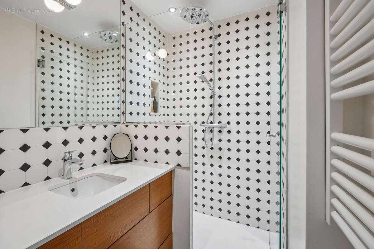 Appartement à PARIS-18E