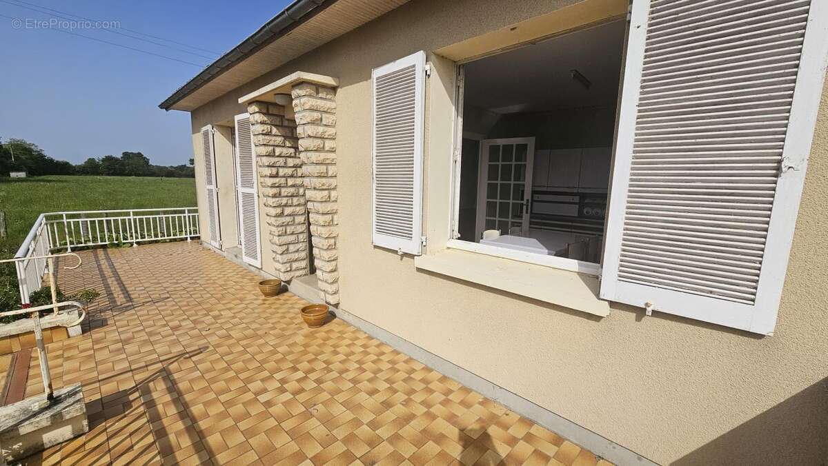 Maison à CAVIGNY