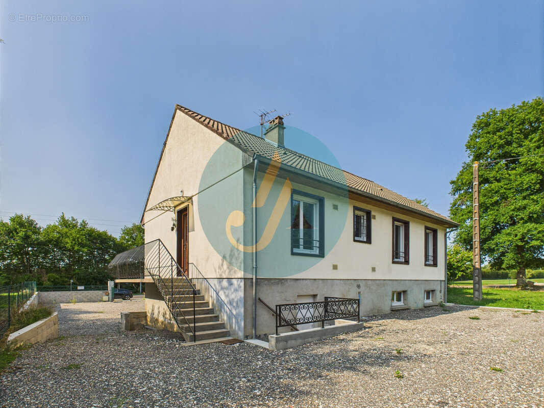 Maison à LA CHAPELLE-D&#039;ANGILLON