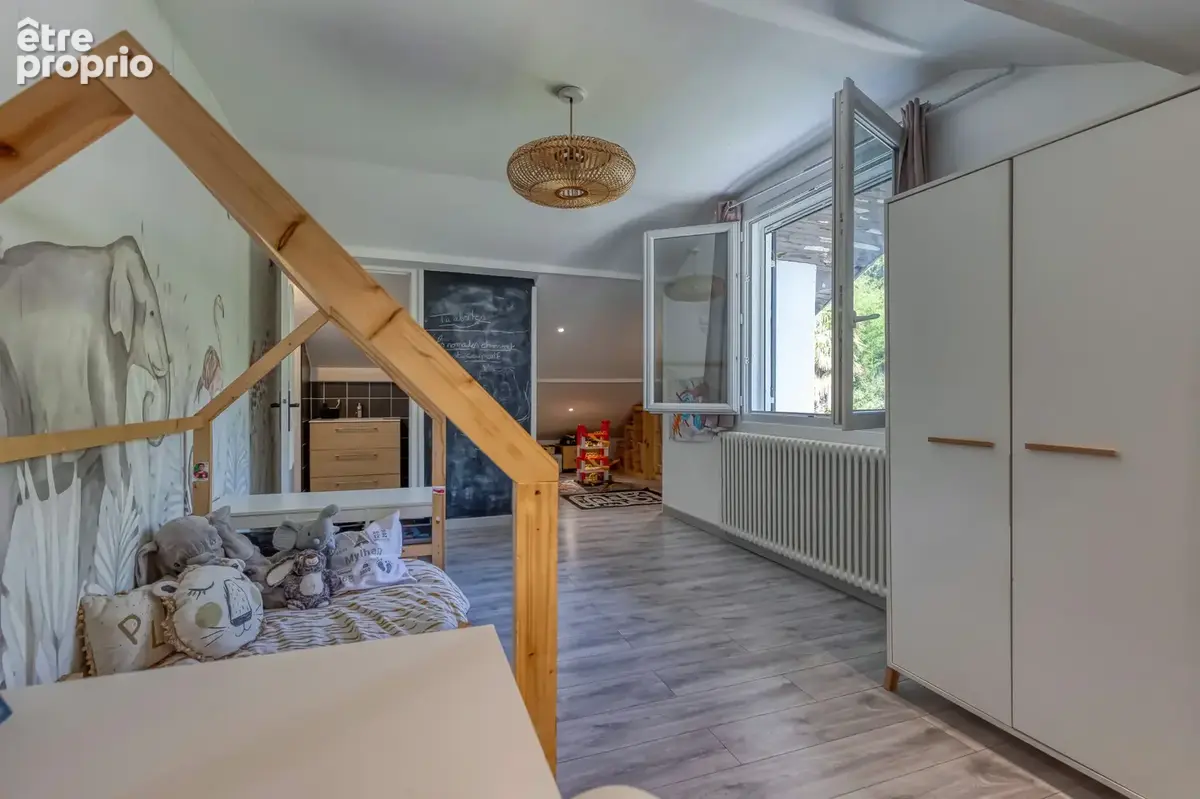 VIZILLE - Maison de 92m2 habitables + 60 m2 utiles, rénovée avec goût, disposant d'une vue dégagée et de beaux - photo 12
