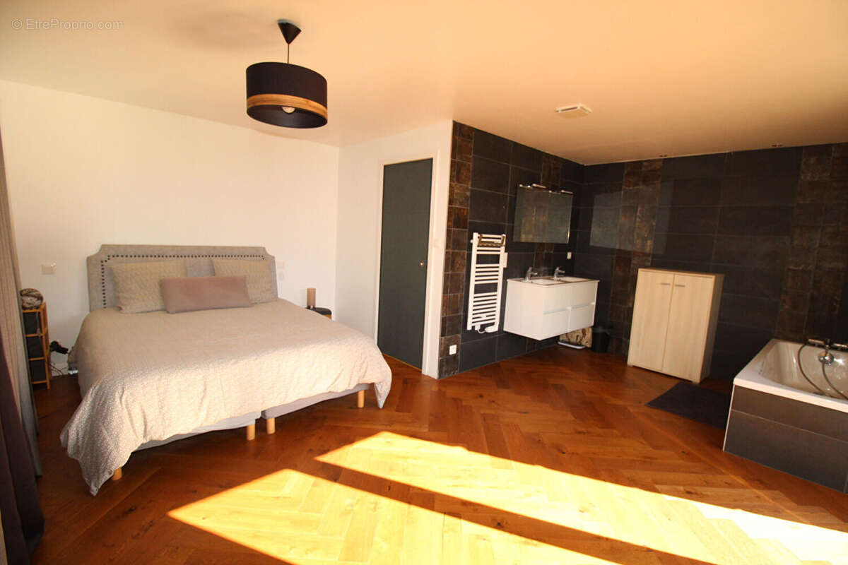 Plourhan, appartement plain pied 4 chambres, 136 m² avec 2 cours et garage - photo 9