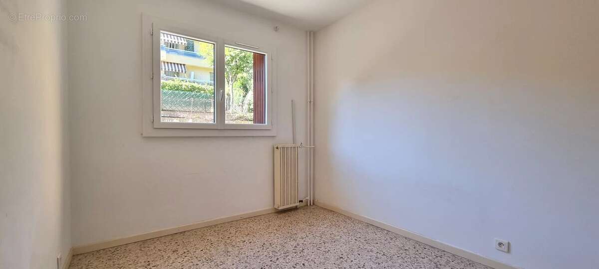 Appartement à SAINT-LAURENT-DU-VAR