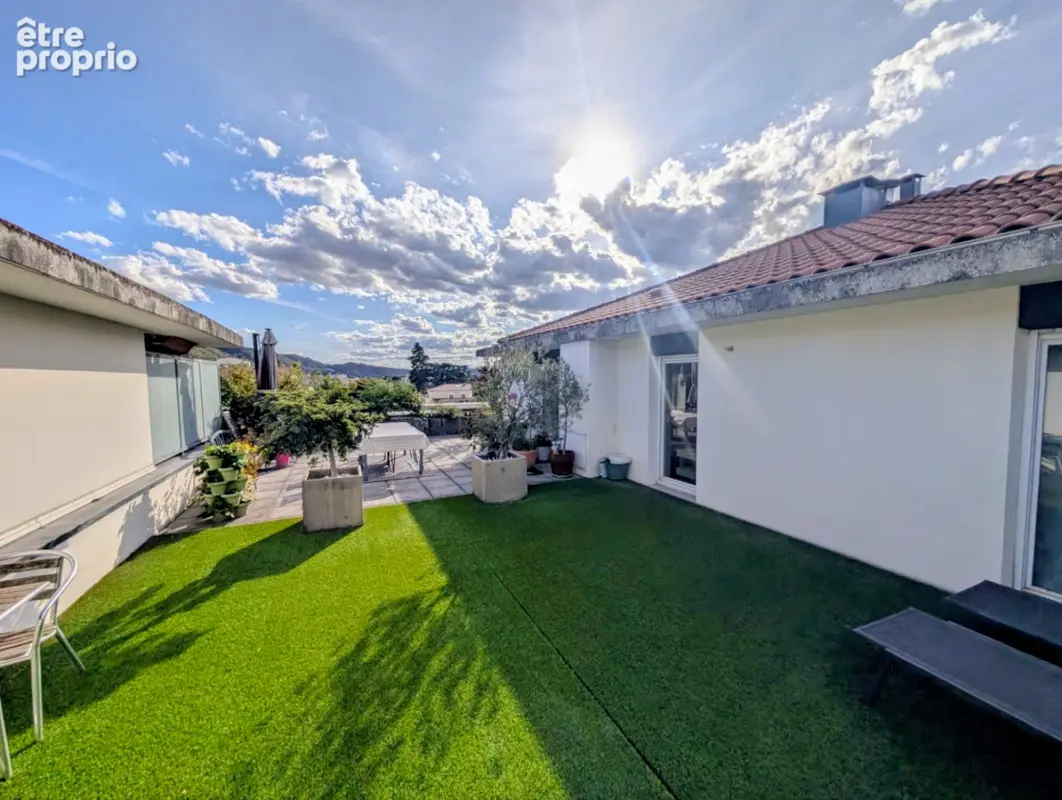 Appartement  en toit terrasse - Vienne Pyramide -  4 pièces - 95 m2 - 120 M² de terrasse - photo 2