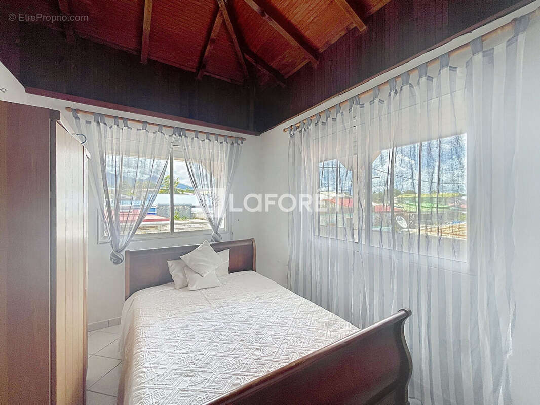 Maison à CAPESTERRE-BELLE-EAU