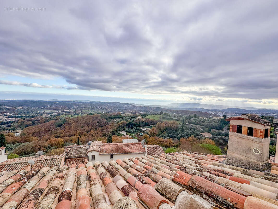 Maison à CHATEAUNEUF-GRASSE