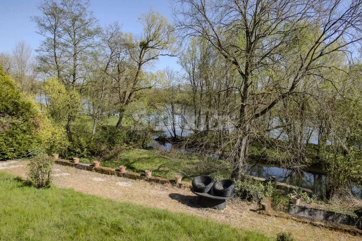 Maison à LES MAILLYS