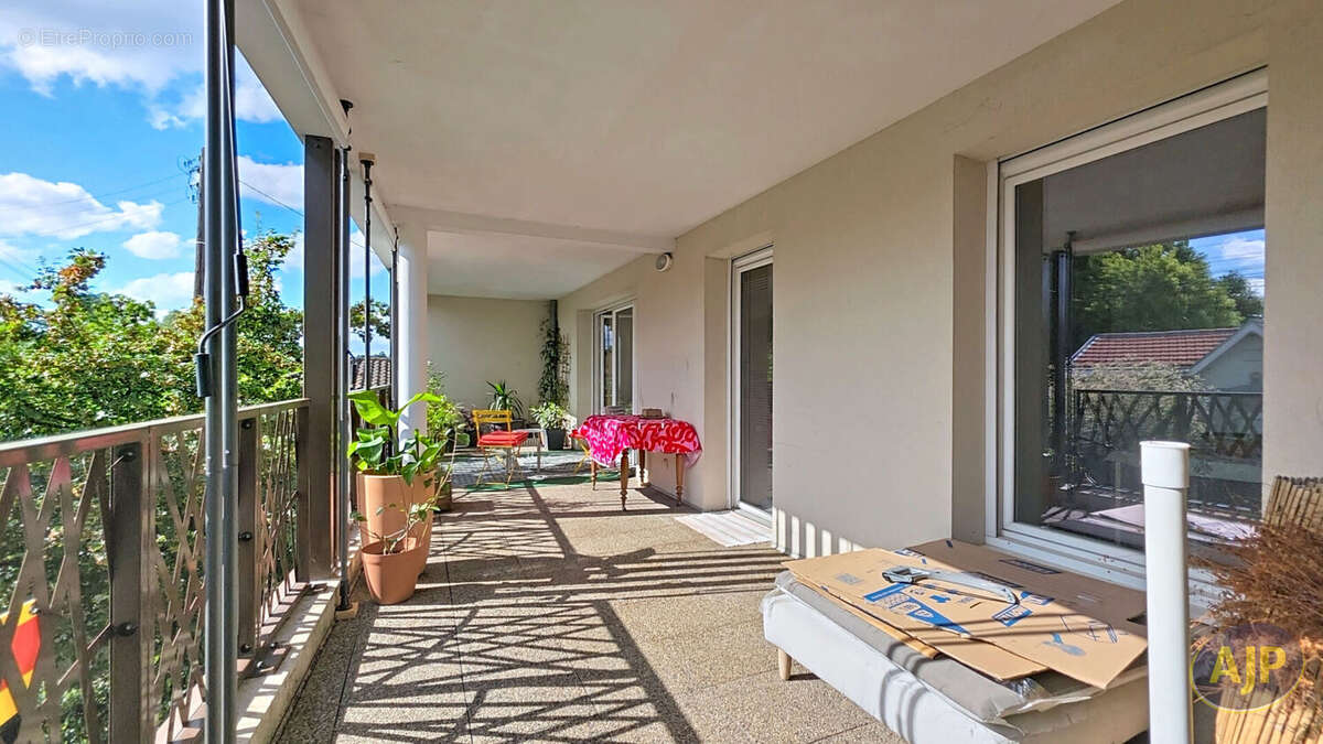 Appartement à VILLENAVE-D'ORNON