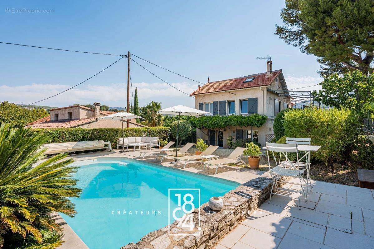 Maison type 5-135 m2  Piscine  Dépendance 20 m2  Garage - photo 2