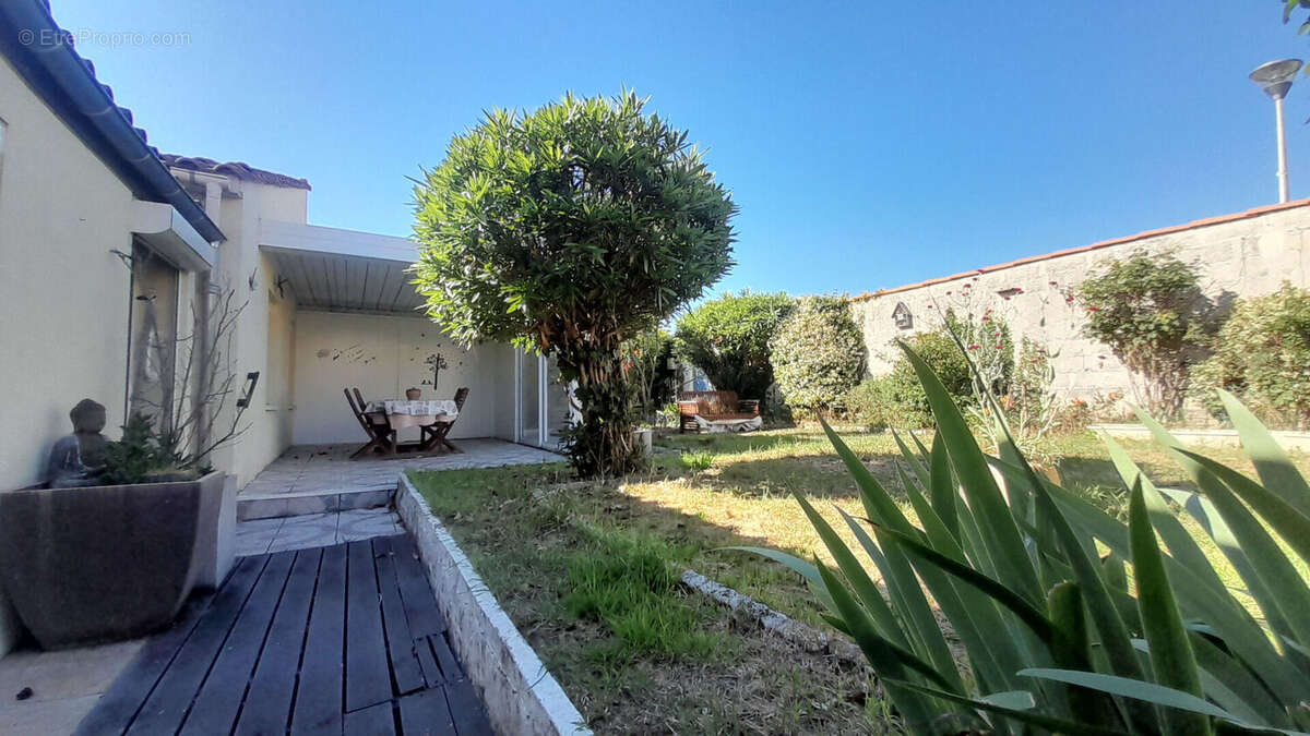 ROCHEFORT - Maison de plain-pied de 103 m²  -  garage - jardin - Proche écoles et commerces - photo 2