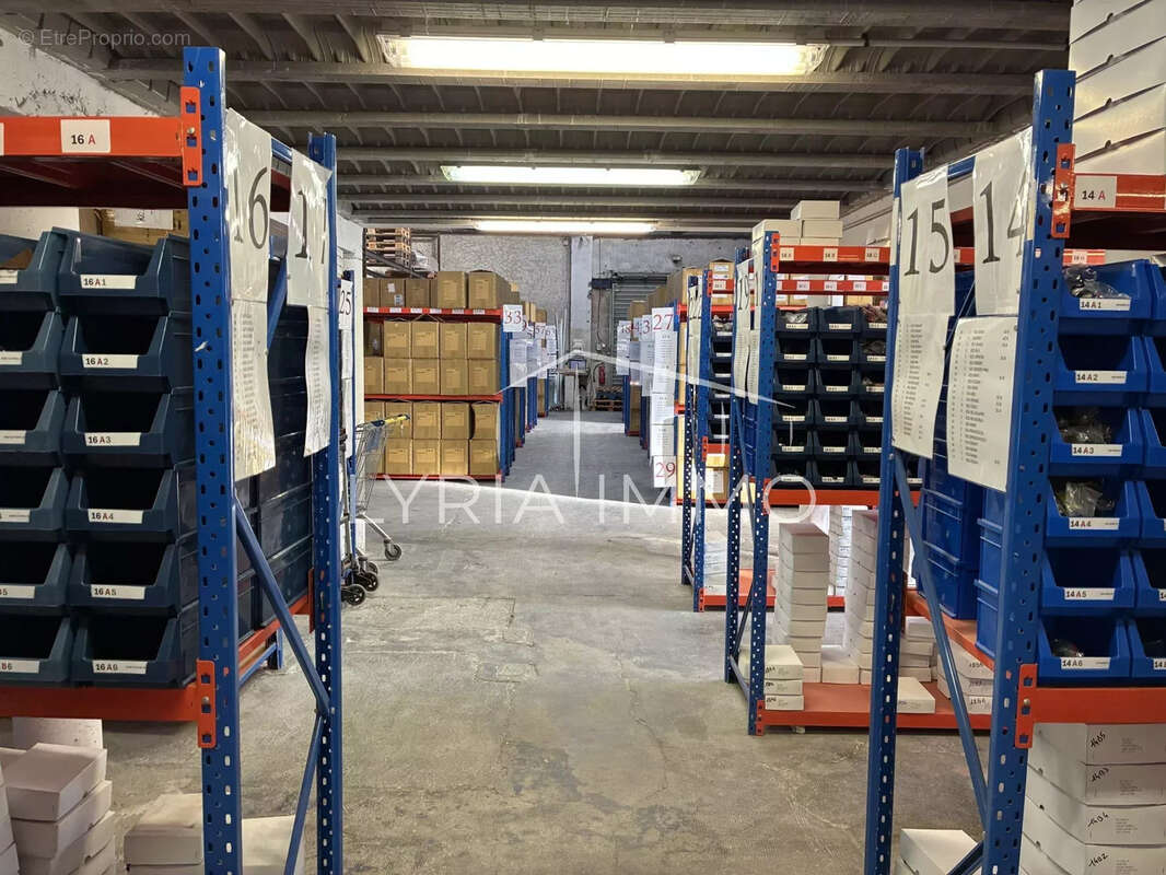 Local d'activite a vendre - 800 m2 - proche autoroute - photo 5