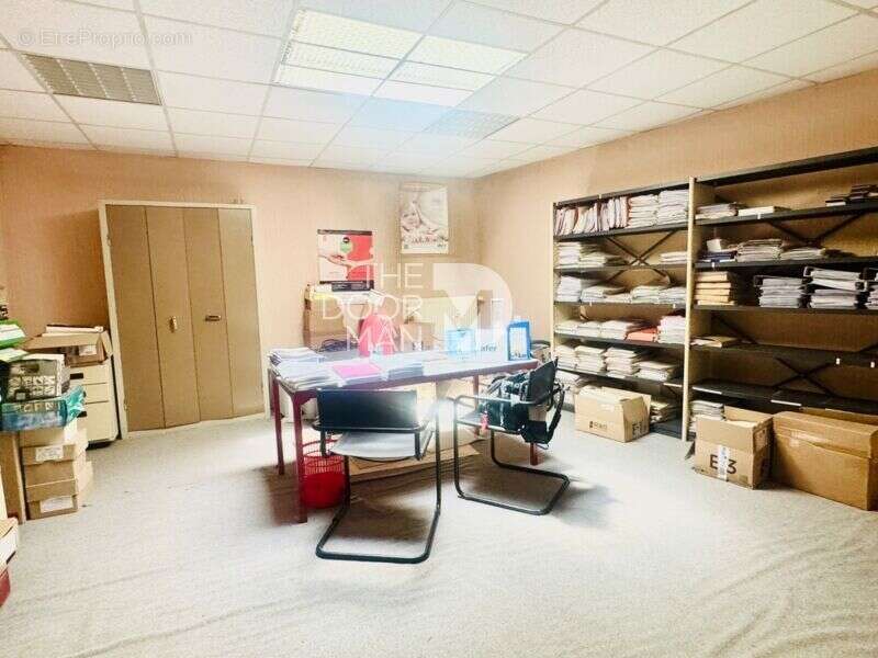 Locaux commerciaux 53000 - photo 4