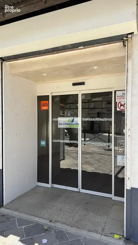 Cuges-les-pins centre   103 m2   commerce + logement - photo 7