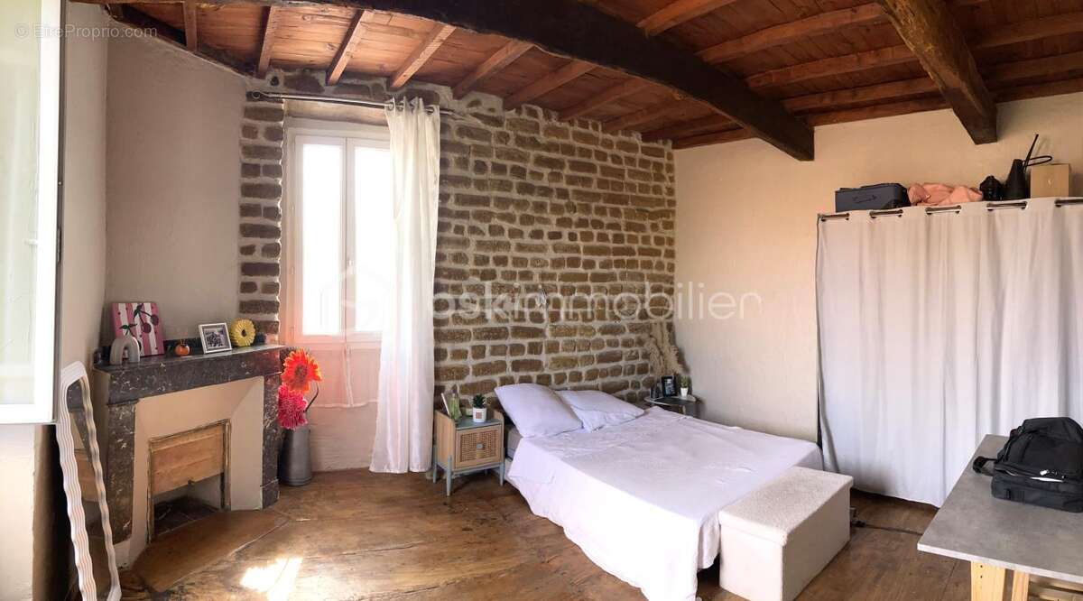 Maison de caractère avec dépendances et fort potentiel - photo 8