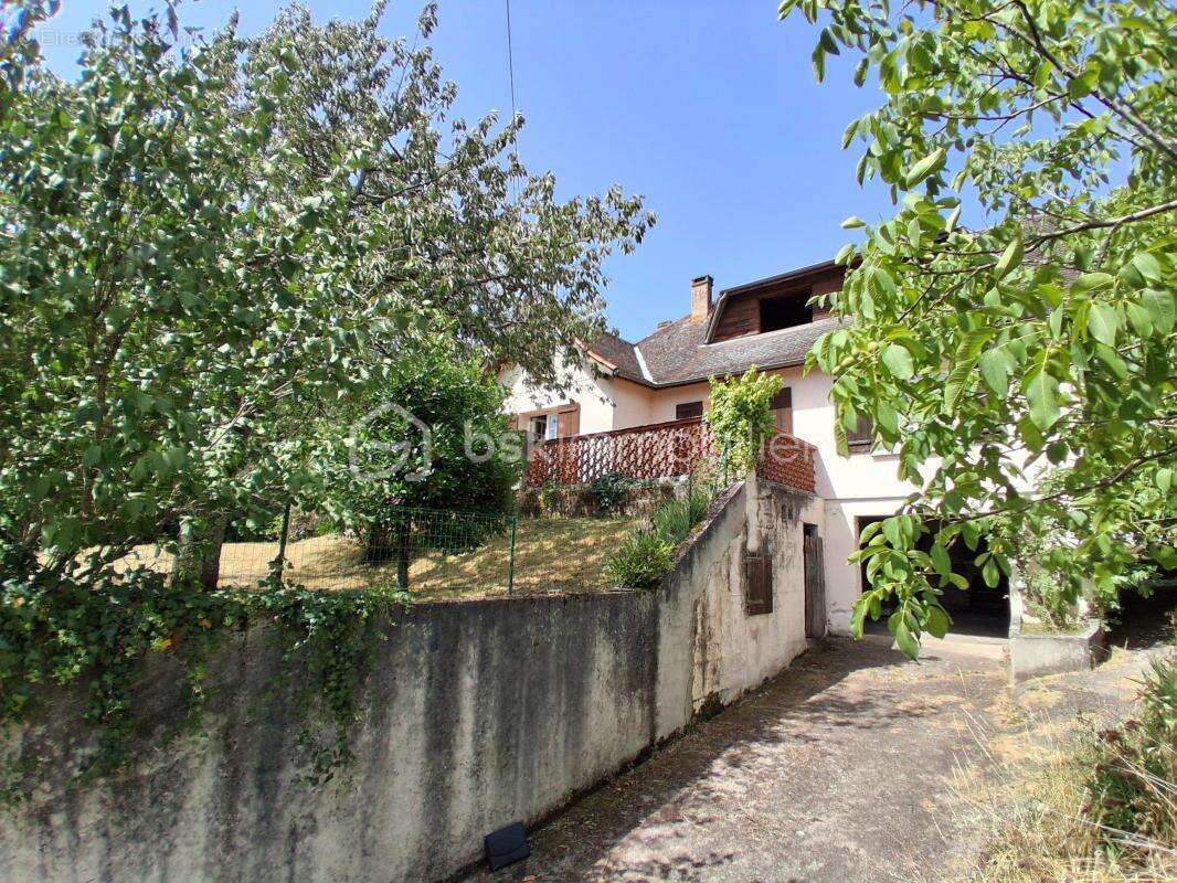 A SAISIR Maison familiale de 150 m² avec dépendances – Terrain arboré de 2 733 m² – Tombebœuf - photo 2