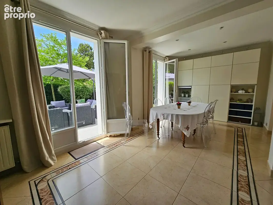Maison Voisins Le Bretonneux 8 pièce(s) 182 m2 - photo 5