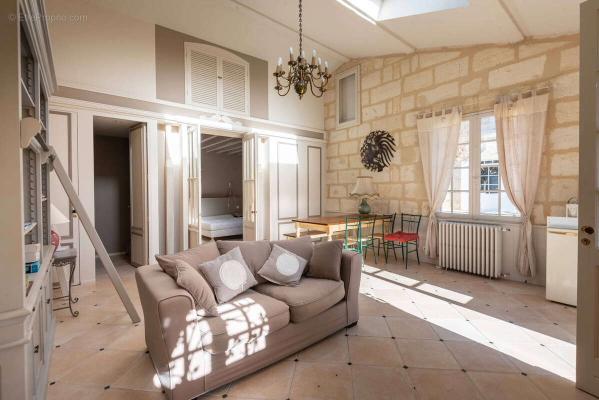 Demeure en pierre - 310 m2 - 5 ch - maison d'amis de 50 m2 - parc de 2386 m2 - photo 21