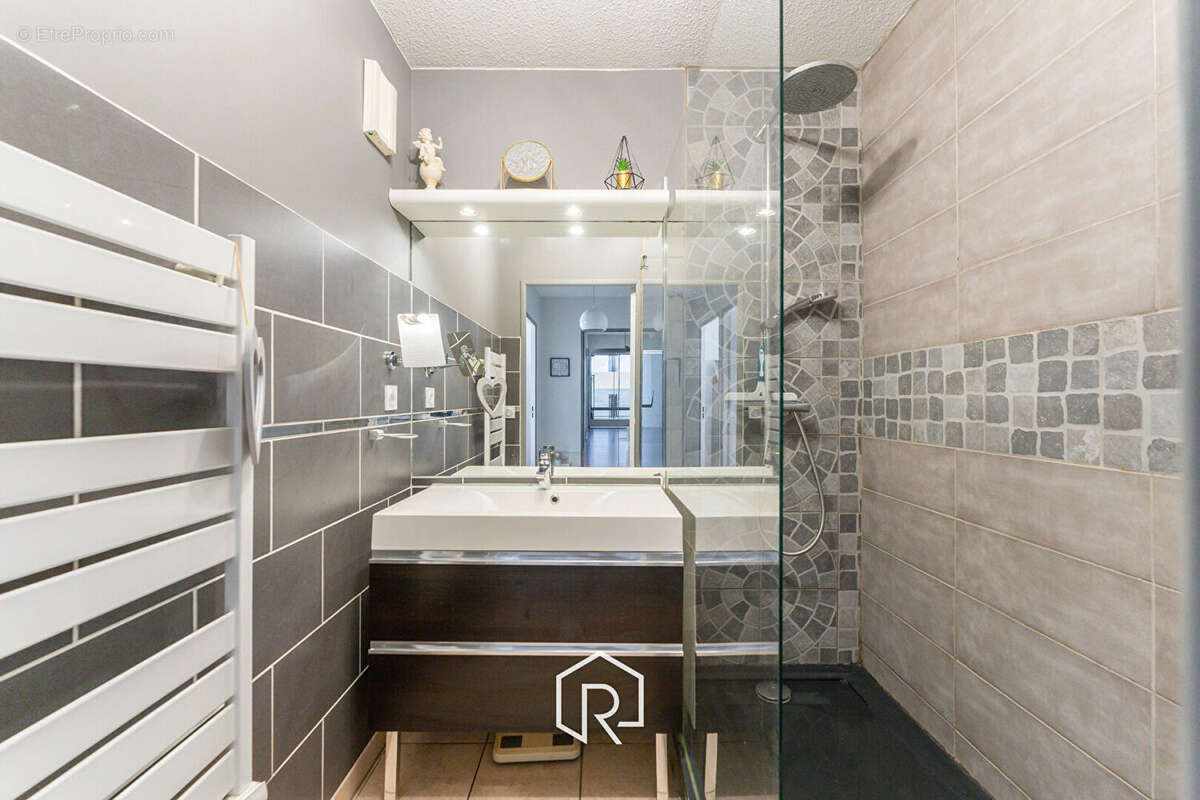 Appartement à MARSEILLE-4E